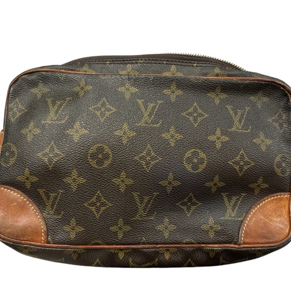 Louis Vuitton Wristlet. 💯 authentic. - Picture 6 of 15